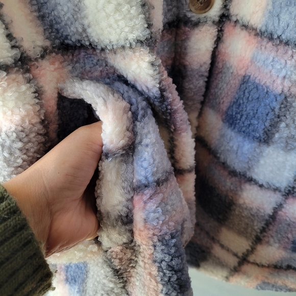 Berkley Jensen Women's Plaid Button-up XL Coat Blue Cream Pink Fuzzy Pockets - Picture 6 of 11